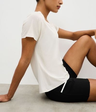 Remera Deportiva en Microfibra con Laterales Perforadas 2