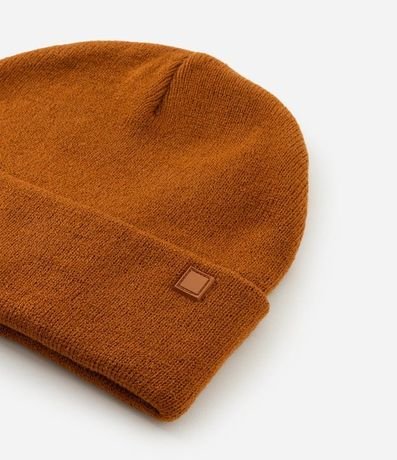 Gorro de Punto con Borde Plegado y Etiqueta Aplicada 2