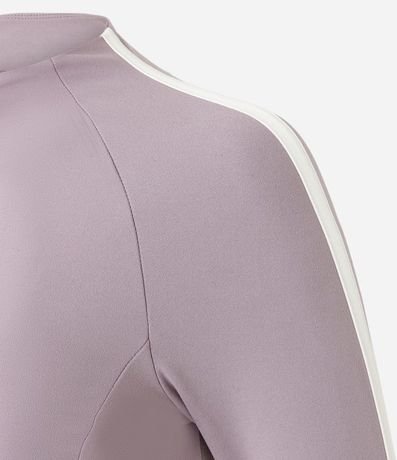 Campera Deportiva Justa en Microfibra con Bolsillos y Raya Contrastante 6