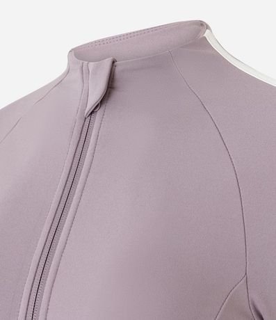 Campera Deportiva Justa en Microfibra con Bolsillos y Raya Contrastante 7