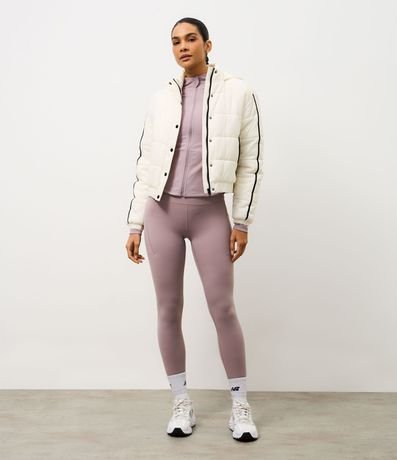 Campera Deportiva Justa en Microfibra con Bolsillos y Raya Contrastante 2