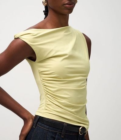 Blusa en Microfibra con Escote Hombro Único y Fruncidos 4