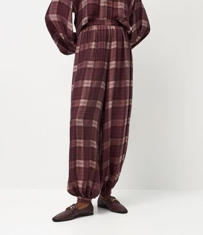 Pantalón Balloon en Chalis con Estampado de Cuadros 4