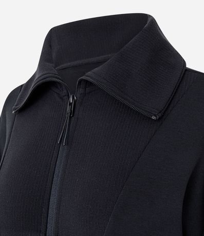 Campera Deportiva en Modal con Detalles Canelados 6