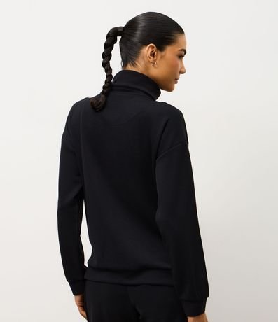 Campera Deportiva en Modal con Detalles Canelados 4