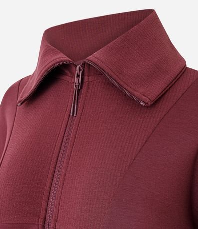 Campera Deportiva en Modal con Detalles Canelados 7