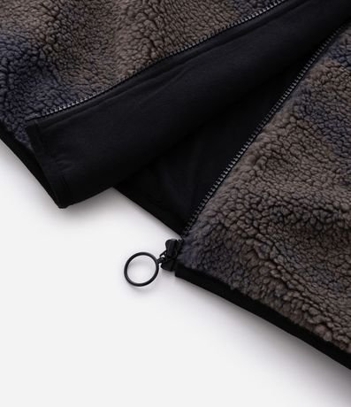 Campera Camuflada con Bolsillo Contrastante 7