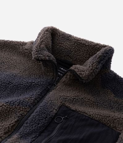 Campera Camuflada con Bolsillo Contrastante 8
