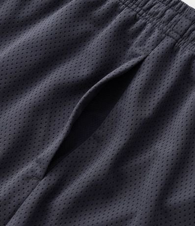 Bermuda Lisa en Microfibra con Textura de Perforaciones 8