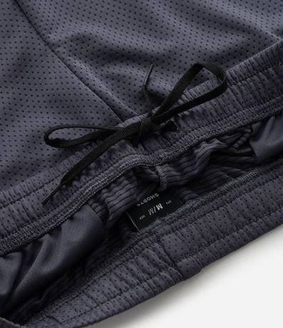 Bermuda Lisa en Microfibra con Textura de Perforaciones 9