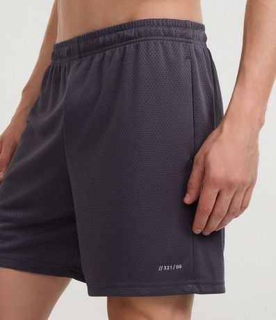 Bermuda Lisa en Microfibra con Textura de Perforaciones 3