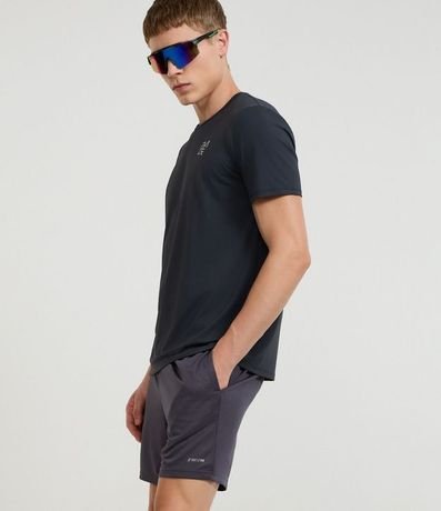 Bermuda Lisa en Microfibra con Textura de Perforaciones 4