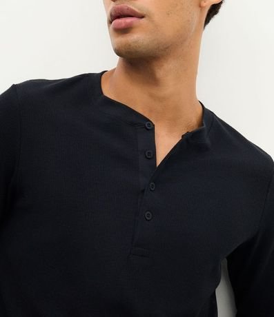 Remera Muscle en Algodón con Textura y Botones Delanteros 3