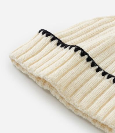 Gorro en Punto con Pespunte Contrastante 3