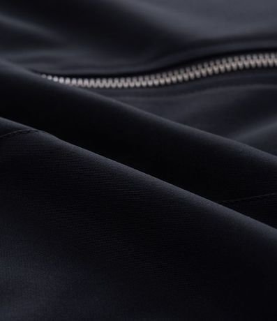 Campera Boxy con Elástico en el Ruedo y Recortes 7