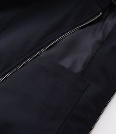 Campera Boxy con Elástico en el Ruedo y Recortes 9