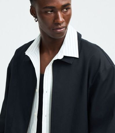 Campera Boxy con Elástico en el Ruedo y Recortes 4