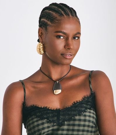 Collar Largo en PU con Colgante de Forma Orgánica