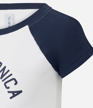 Remera College con Manga Contrastante y Estampa de Santa Monica 5