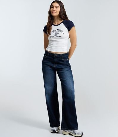 Remera College con Manga Contrastante y Estampa de Santa Monica 2