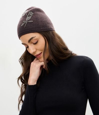 Gorro en Punto con Bordado de Flor