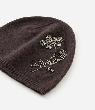 Gorro en Punto con Bordado de Flor 2
