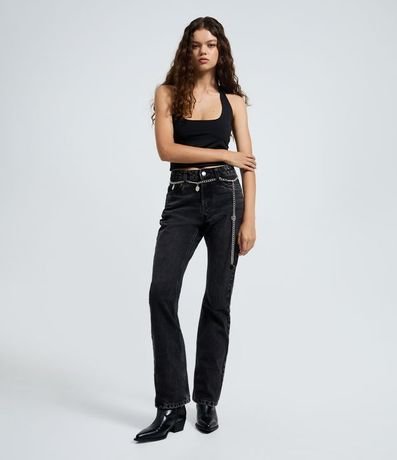 Pantalón Flare en Jeans con Cinturón cadena 2