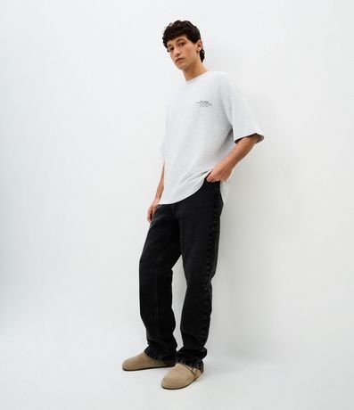 Remera Masculina MC Relaxed Melange con Lettering Embossed 2