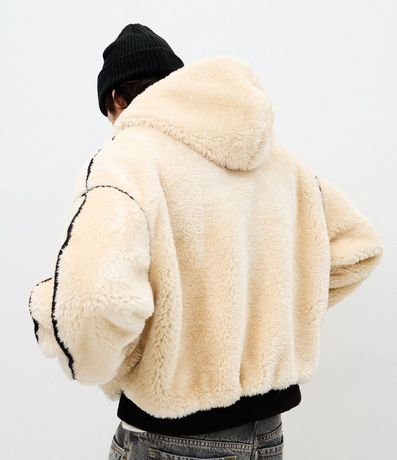 Campera Masculina Fleece con Detalles Contrastantes 3