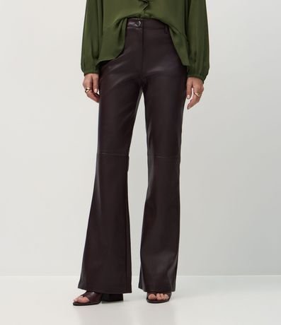 Pantalón Flare en PU con Five Pockets Estructurados 3