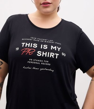 Remera Deportiva Regular con Tecnologia Dry y Estampado Lettering