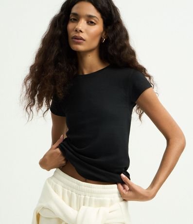 Blusa Básica Ajustada en Algodón con Cuello Redondo