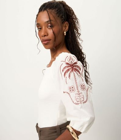 Blusa en Rib con Manga 3/4 y Estampado Bordada 4