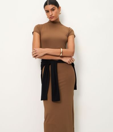 Vestido Tubito Básico con Cuello Alto y Encaje Trasero 2