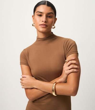 Vestido Tubito Básico con Cuello Alto y Encaje Trasero 3