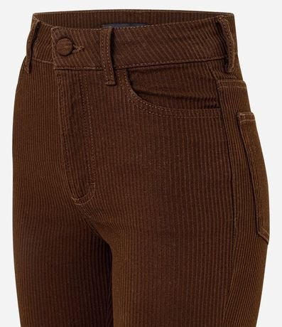 Pantalón Boot Cut Acanalada en Sarga con Botón Forrado 2