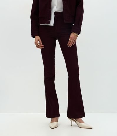 Pantalón Boot Cut Acanalada en Sarga con Botón Forrado 3