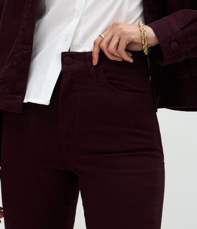 Pantalón Boot Cut Acanalada en Sarga con Botón Forrado 4