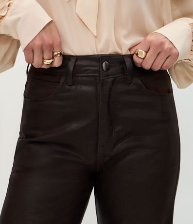 Pantalón Recto en Jeans Resinado con Cintura Alta 4