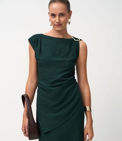 Blusa en Crepé con Adorno en el Hombro y Ruedo Asimétrico