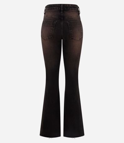 Pantalón Flare en Jeans con Lavado Sobretinta y Terminación Deshilachada 2