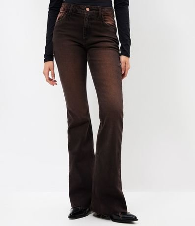 Pantalón Flare en Jeans con Lavado Sobretinta y Terminación Deshilachada 2
