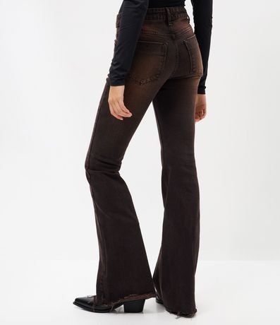 Pantalón Flare en Jeans con Lavado Sobretinta y Terminación Deshilachada 4