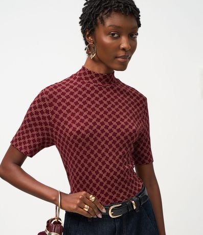 Blusa en Rib con Cuello Alto y Estampado de Eslabones