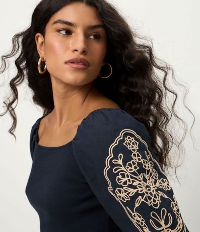 Blusa Manga Larga Abullonada con Bordado de Follaje 3