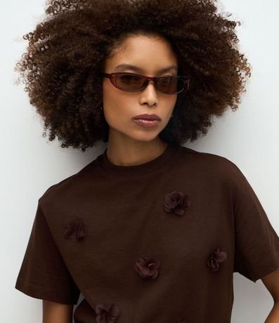 Blusa en Algodón con Aplicación de Flores en Relieve 3