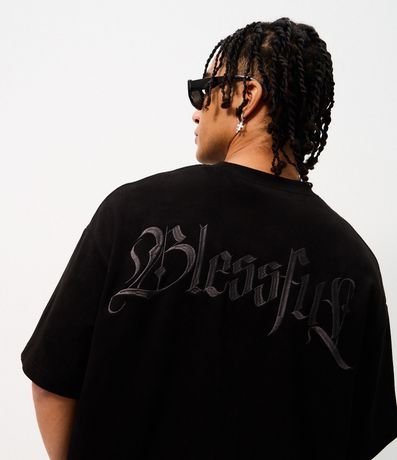 Remera Oversized en Gamuza con Bordado de Cruz Al Frente 3
