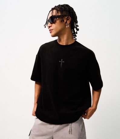 Remera Oversized en Gamuza con Bordado de Cruz Al Frente 4