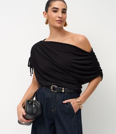 Blusa en Suedine con Escote Asimétrico