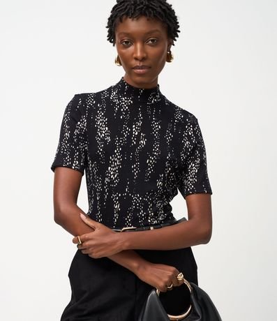 Blusa en Rib con Cuello Ajustada y Estampa Abstracta